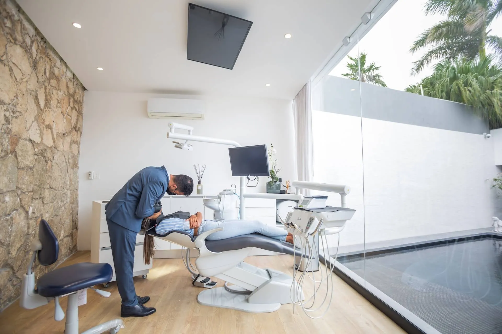 Klaas - Dentist website Webflow template